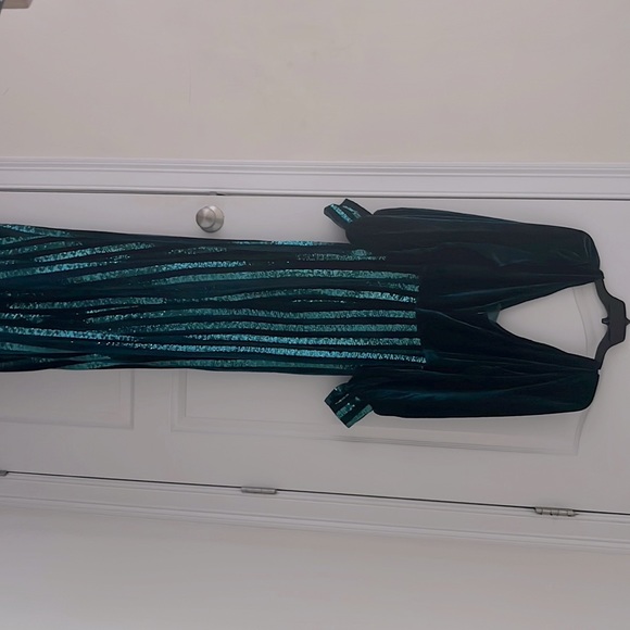 Dresses & Skirts - Long turquoise dress